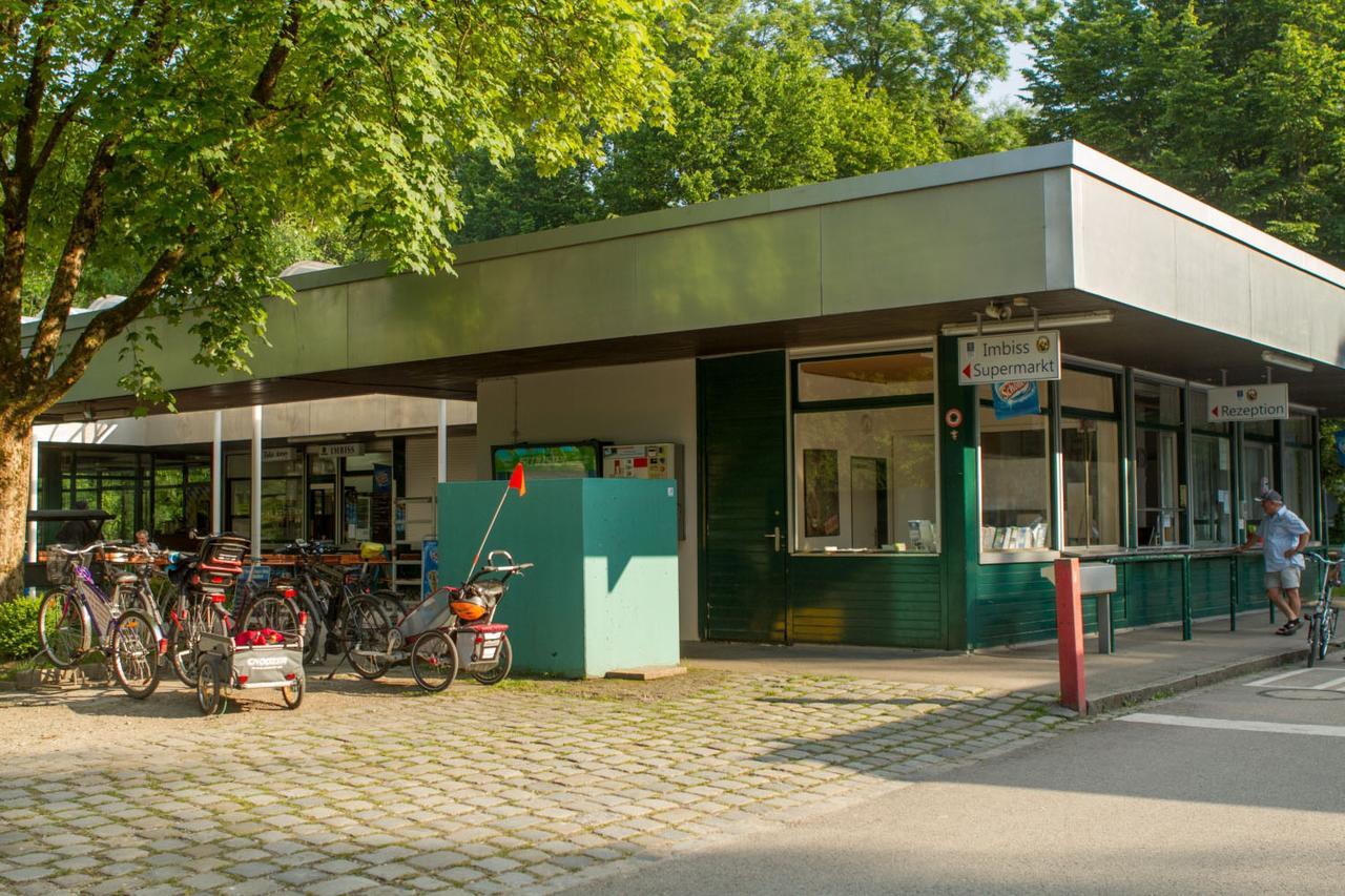 Готель Munich Oktoberfest Glamping Екстер'єр фото